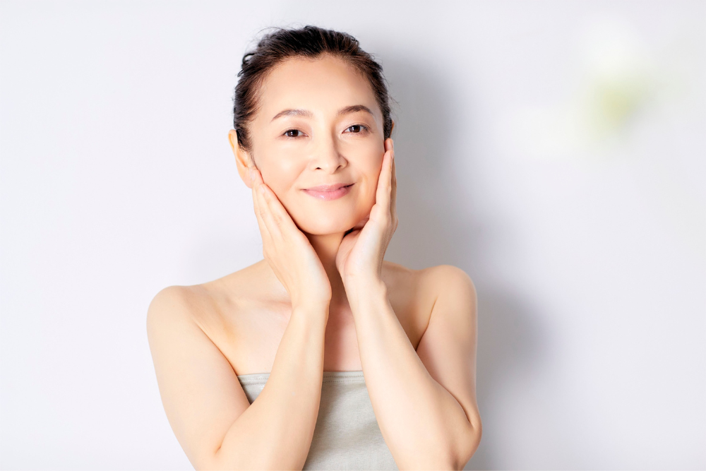 Exosomes vs. Growth Factors: The Future of Non‑Invasive Skin Regeneration